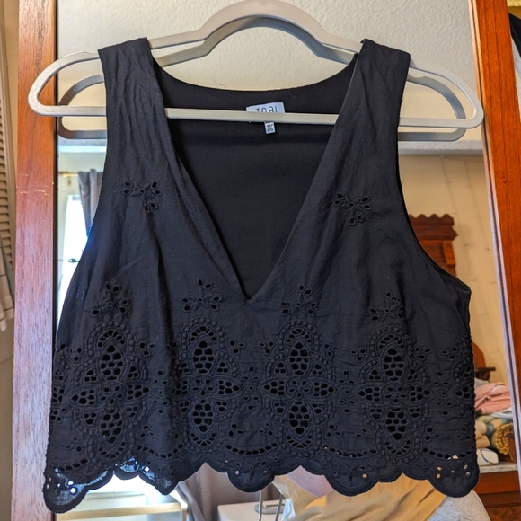 Tobi Crop Top Scalloped Edges and Cut Outs - Picture 1 of 11